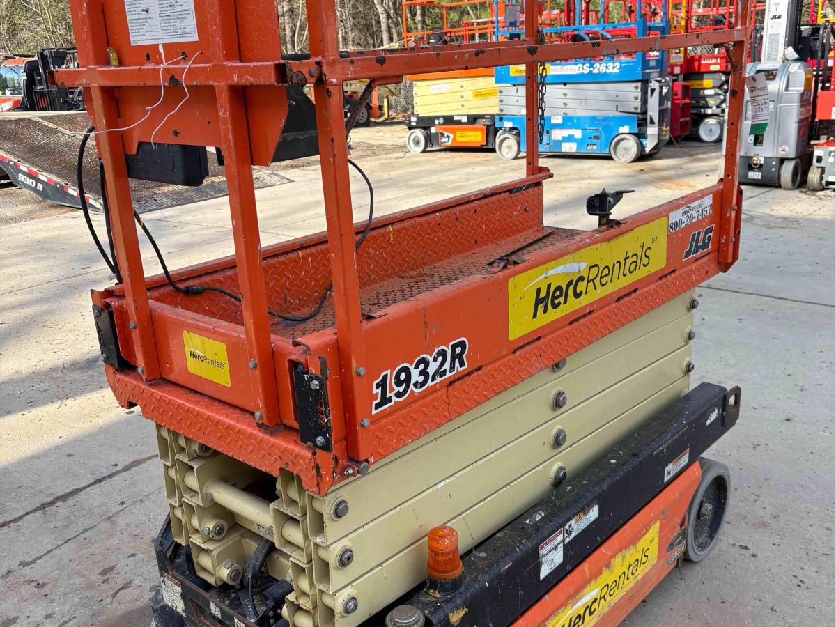 2018 JLG 1932R