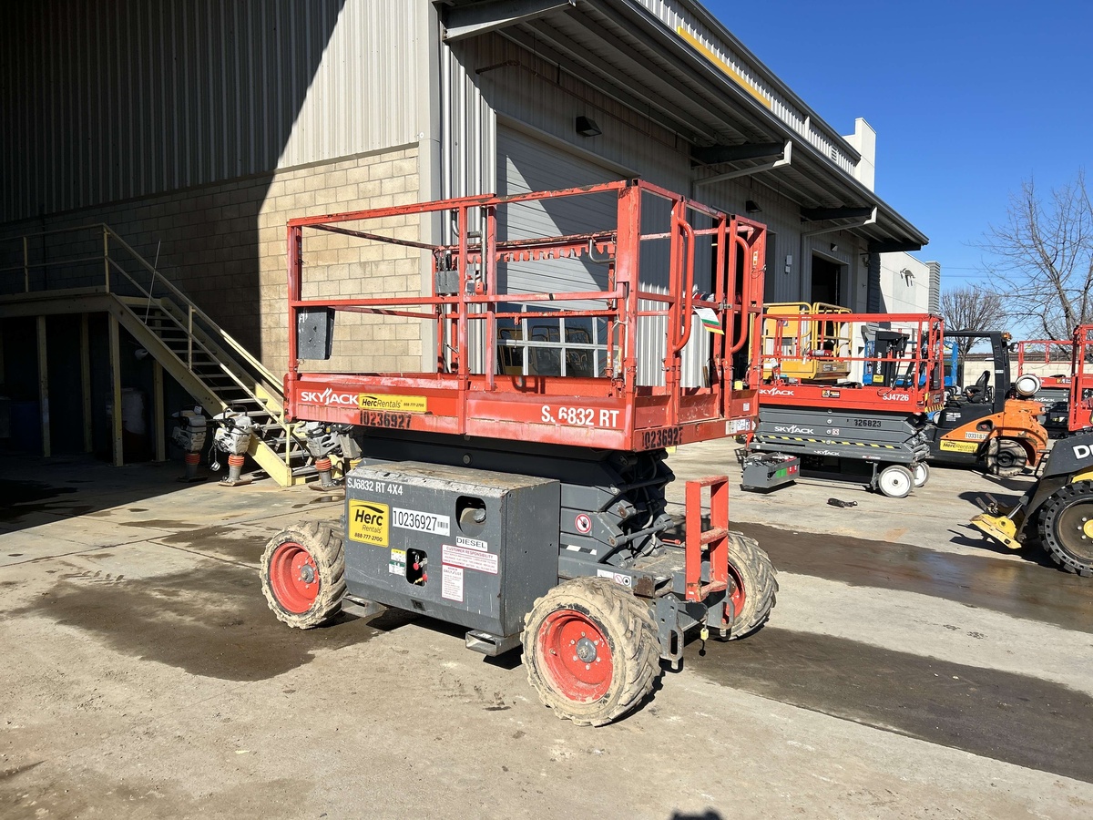 2018 Skyjack SJ-6832RT-3