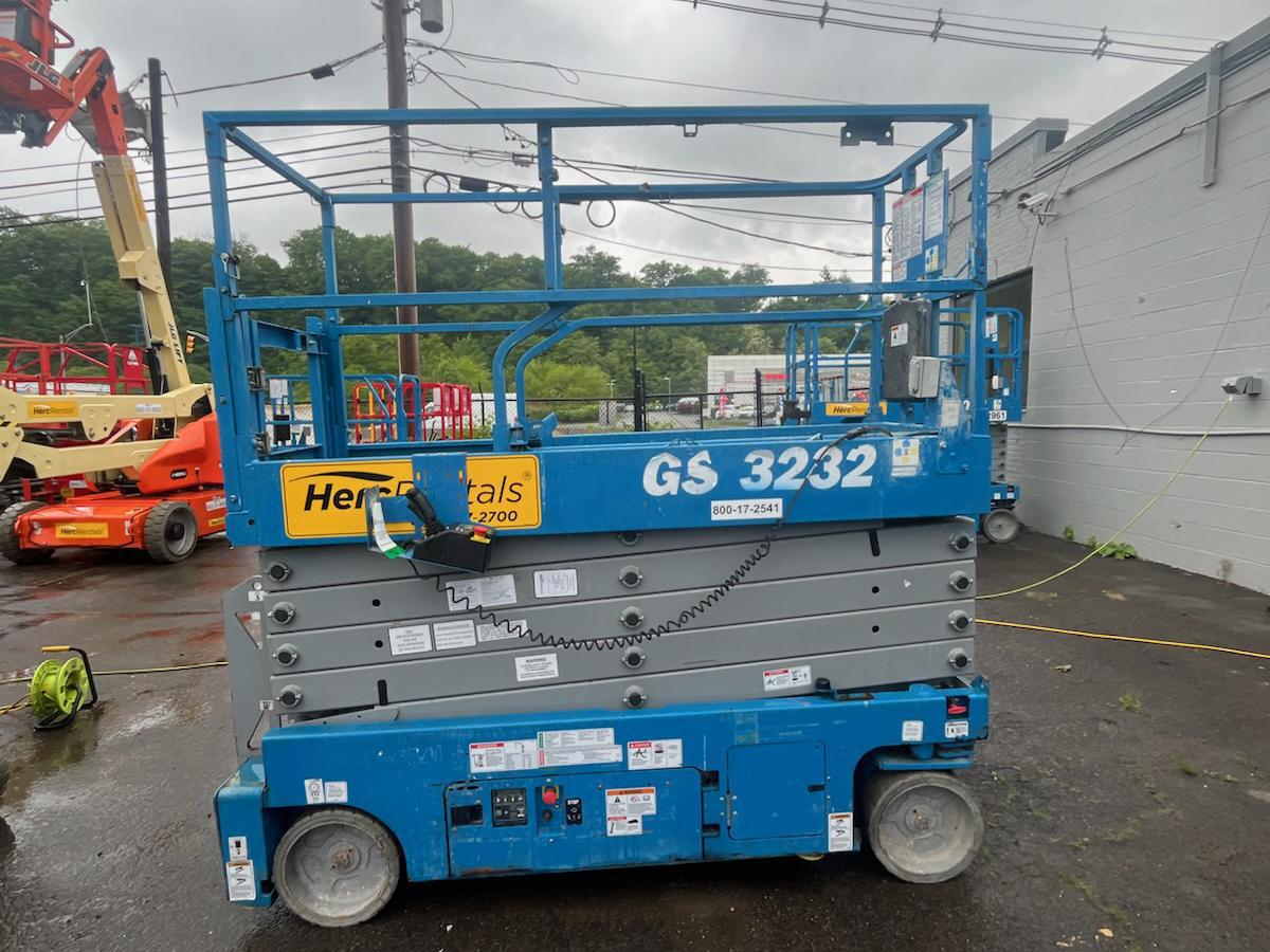 2017 Genie GS-3232