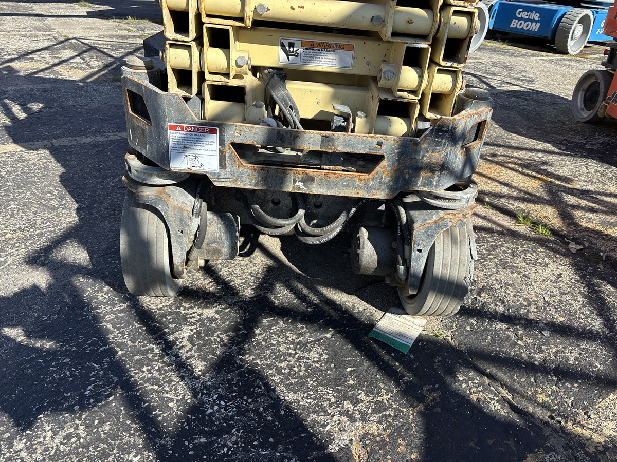 2019 JLG 1932R-5