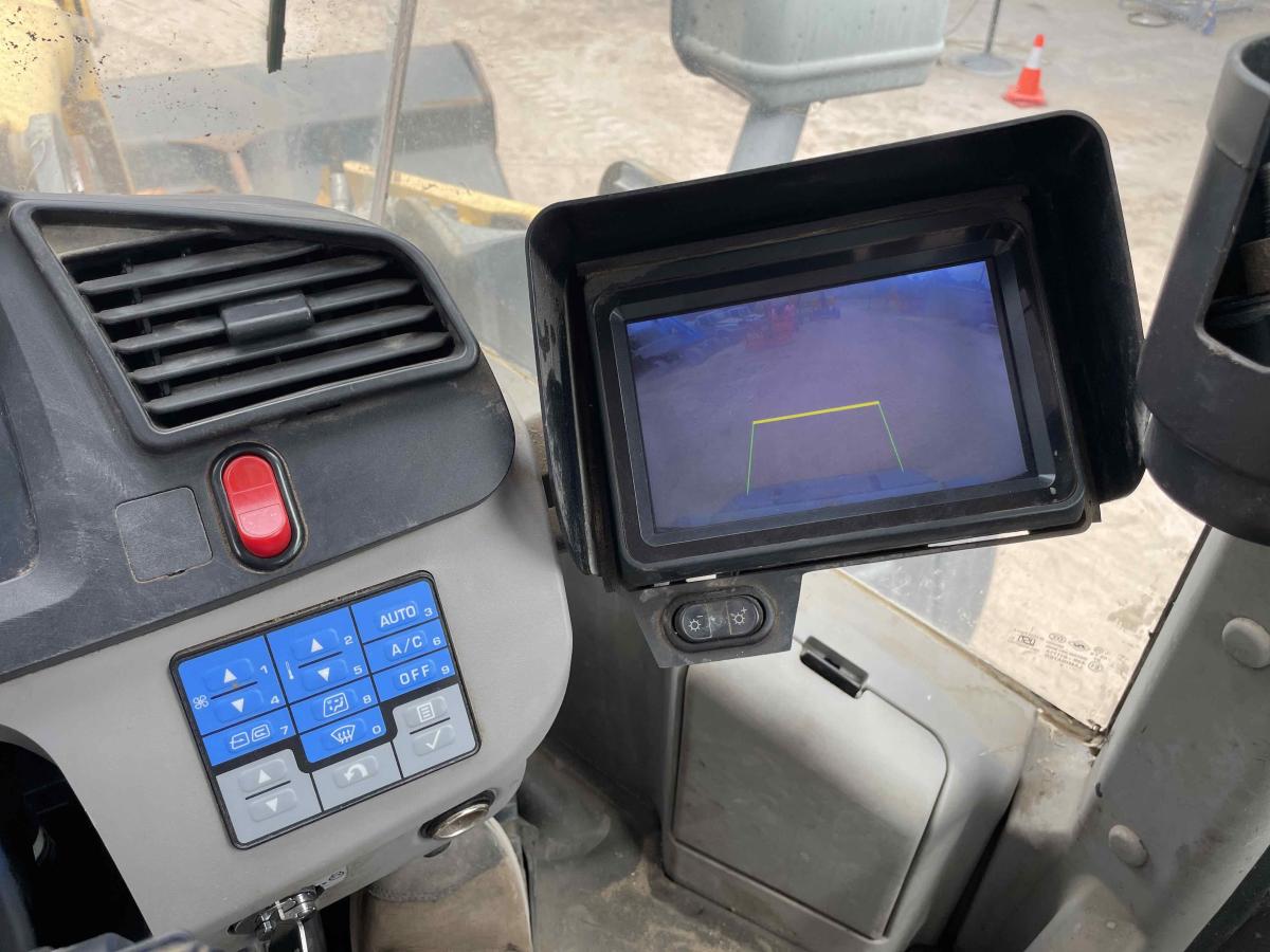 2019 Komatsu WA380-8