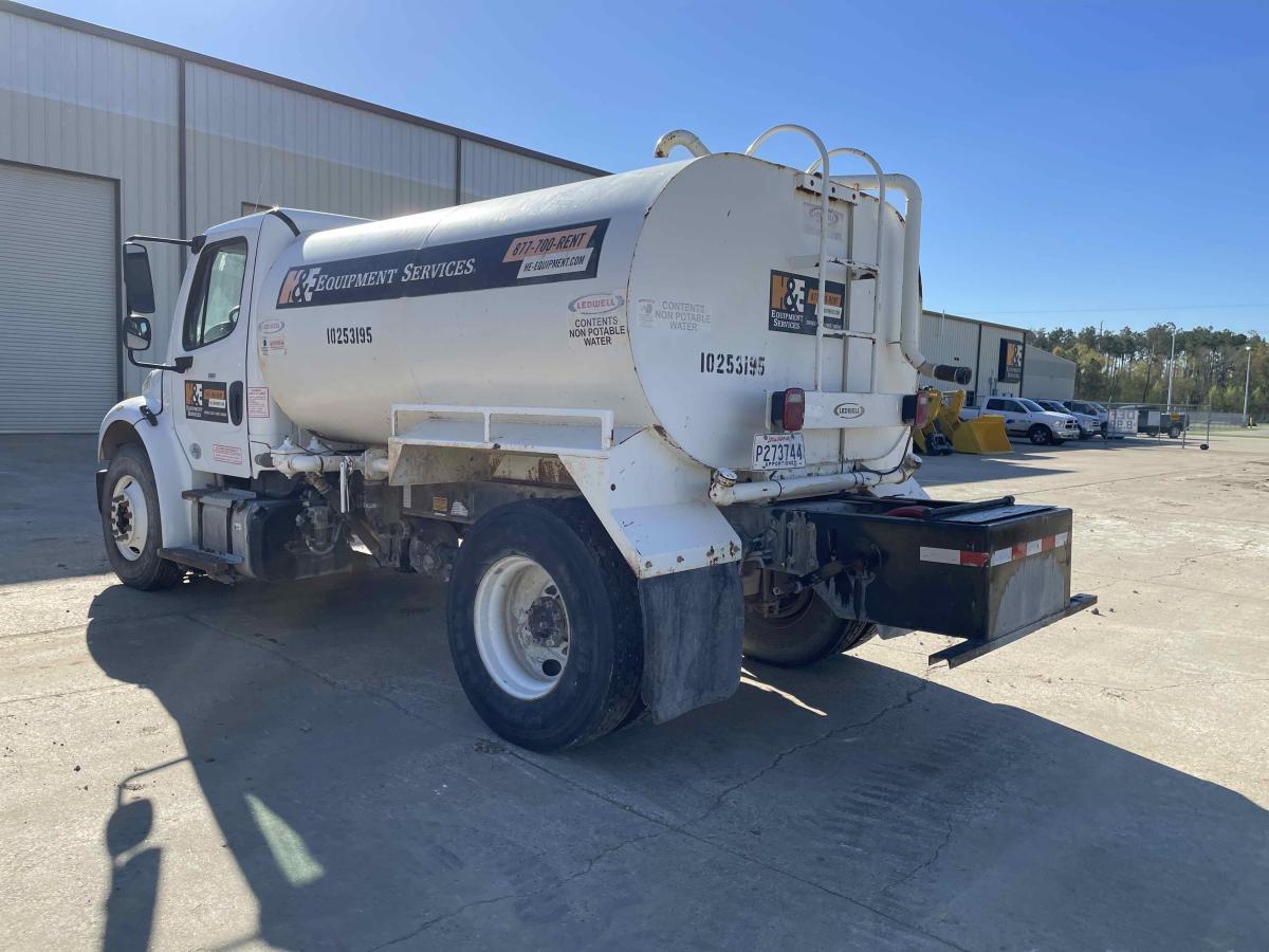 2019 Freightliner M2106