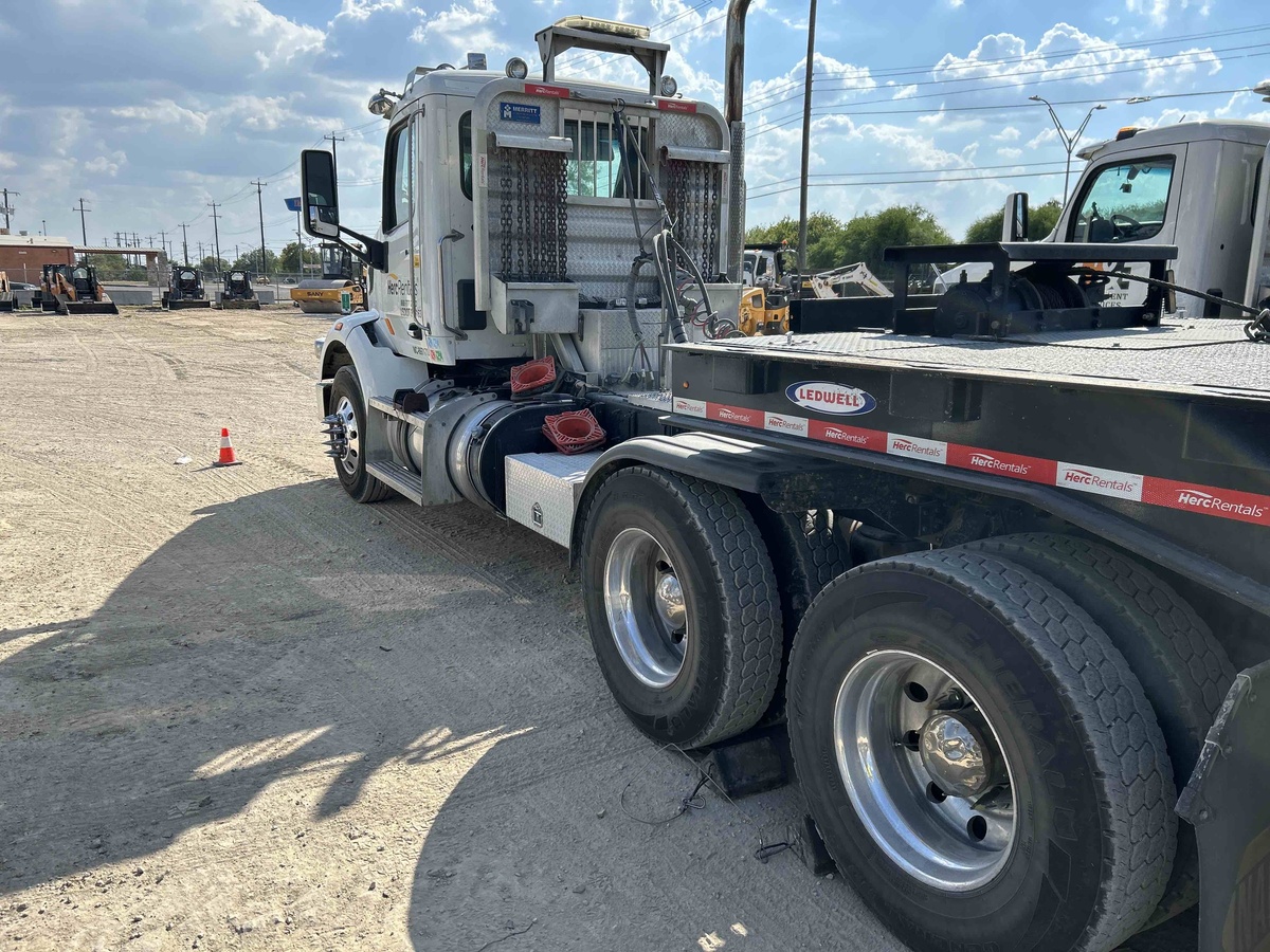 2020 Peterbilt 567-1