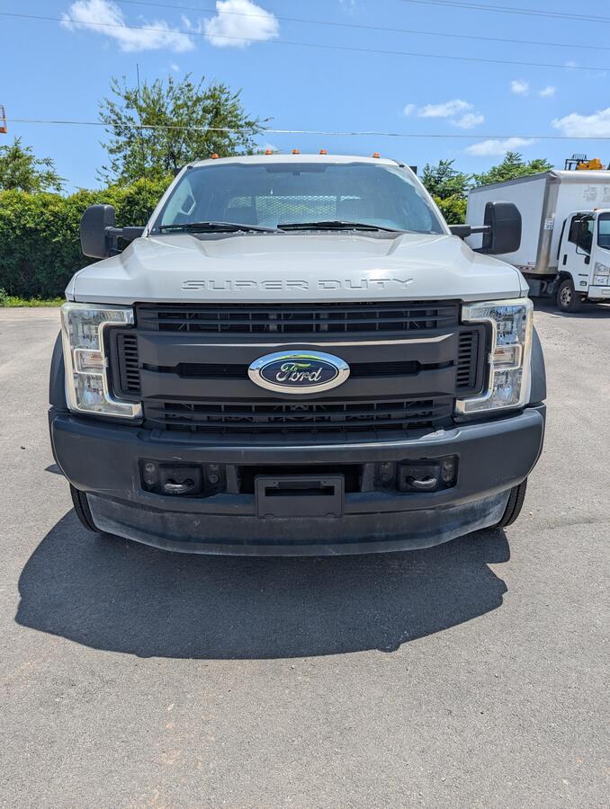2017 Ford F550-1