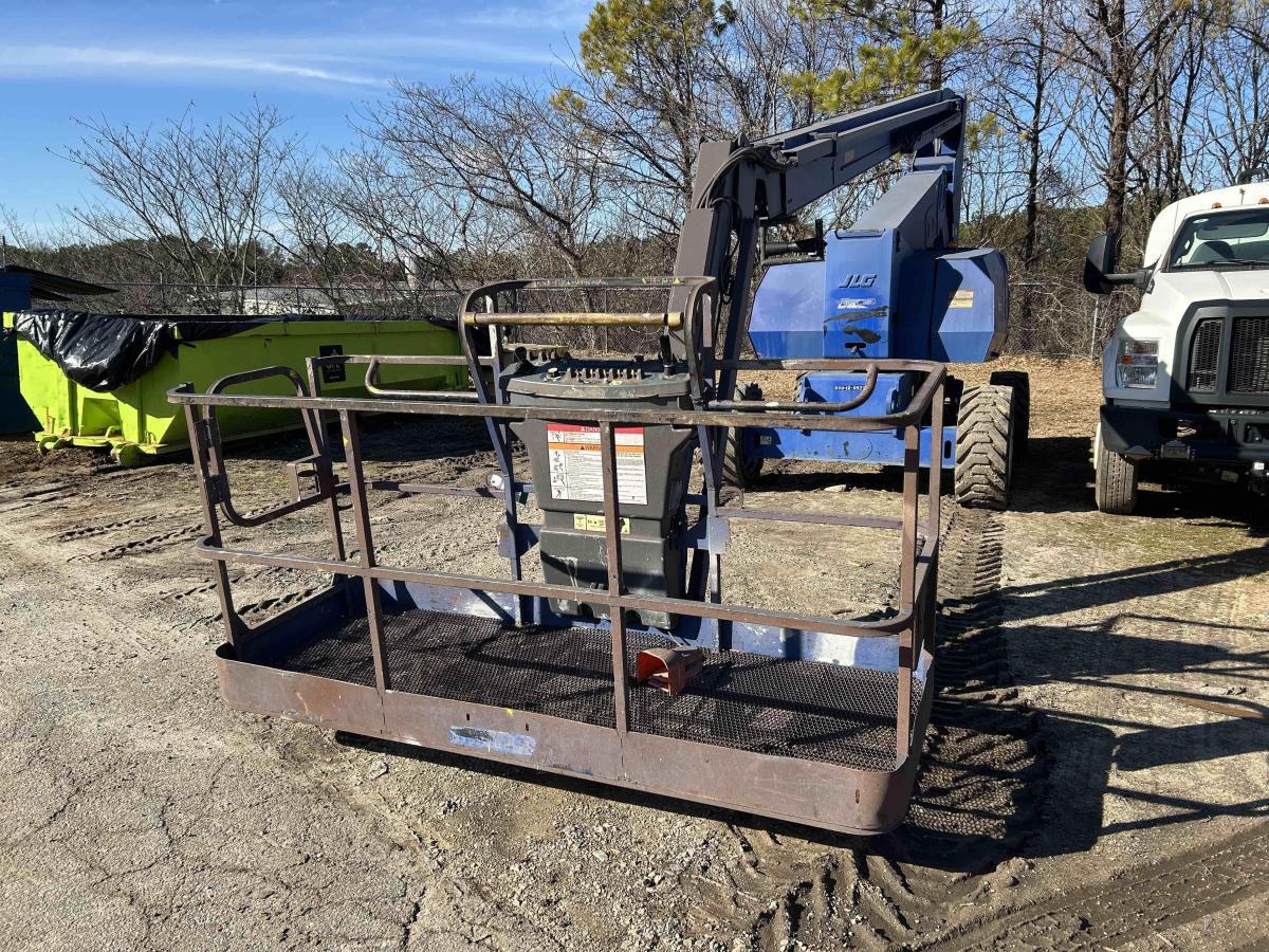 2016 JLG 800AJ-2