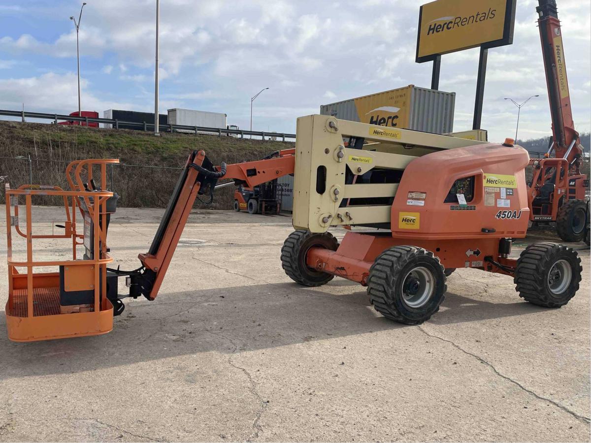 2017 JLG 450AJ