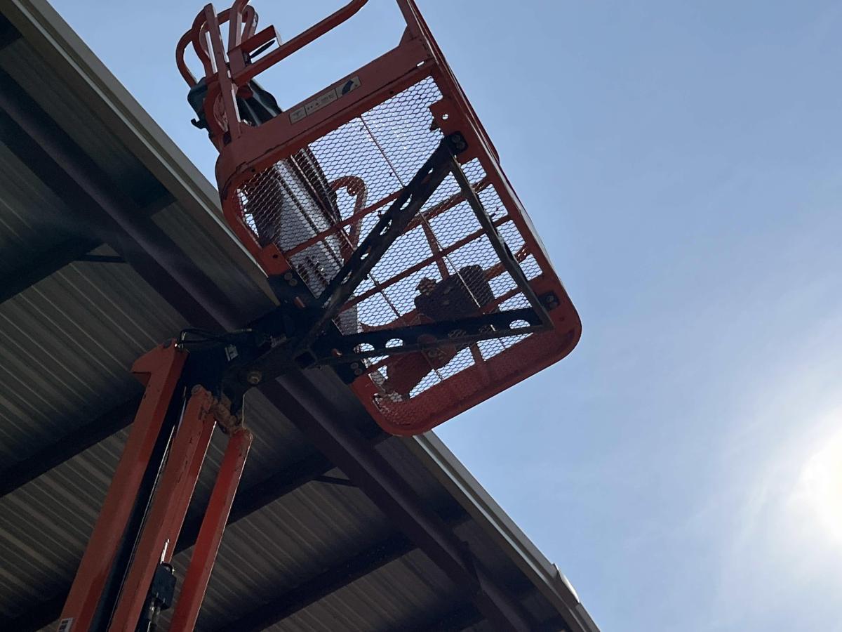 2016 JLG E300AJP-8