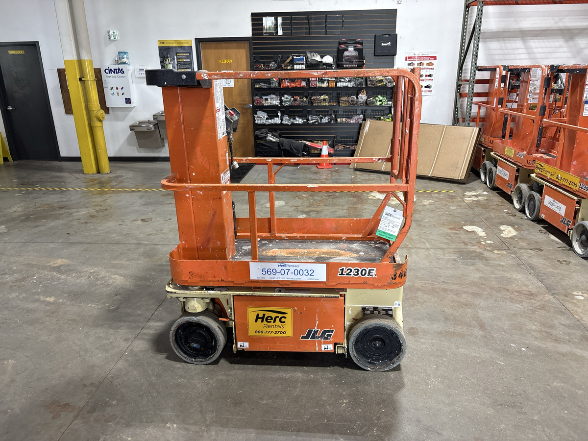 2015 JLG 1230ES