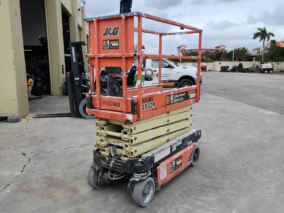 2017 JLG 1932R