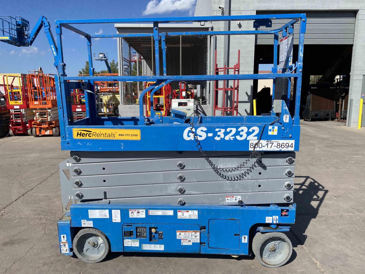 2017 Genie GS-3232