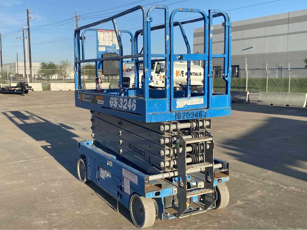 2017 Genie GS-3246-4