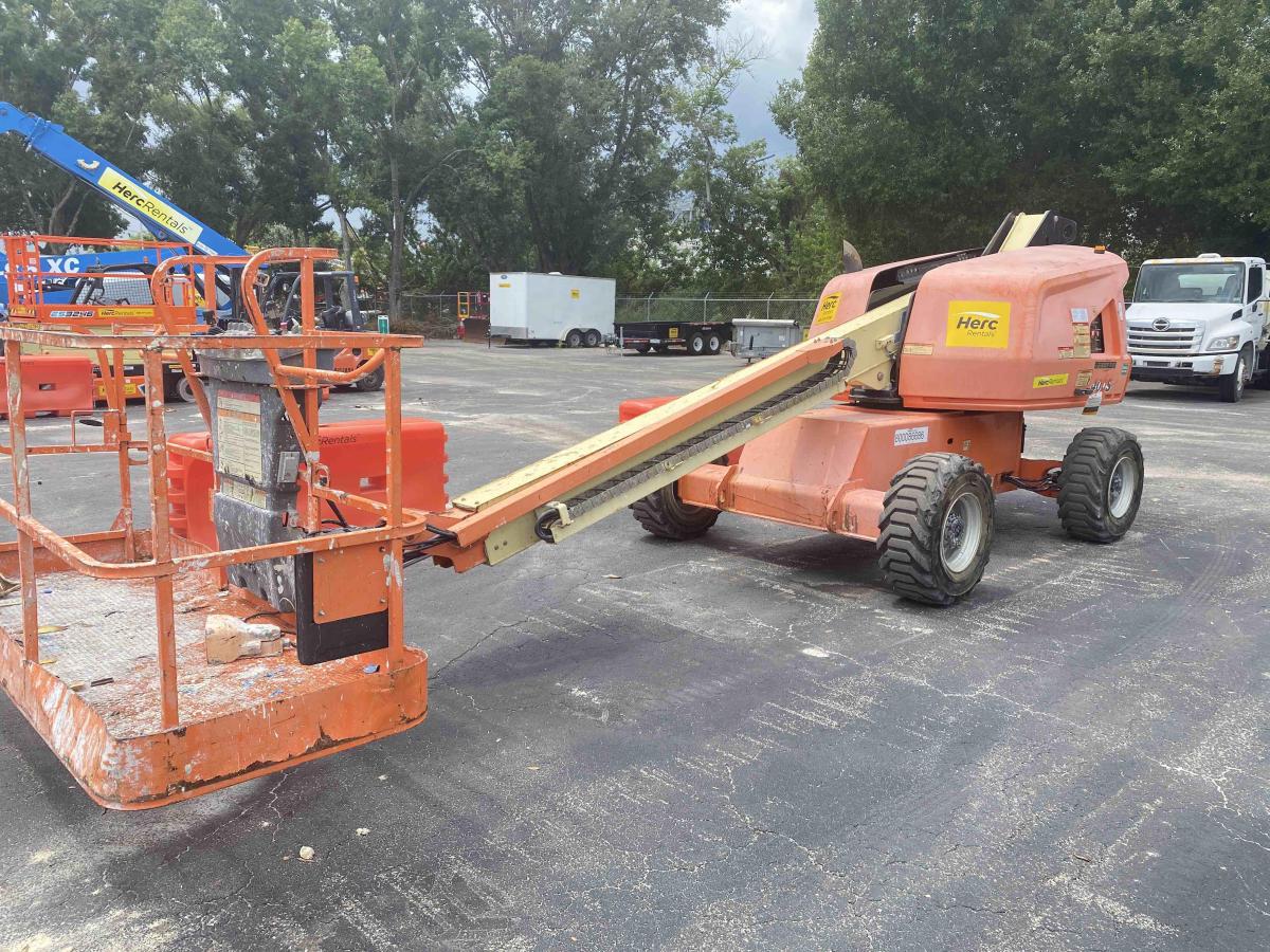 2016 JLG 400S