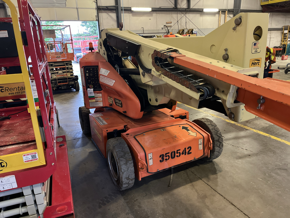 2015 JLG E400AJPN