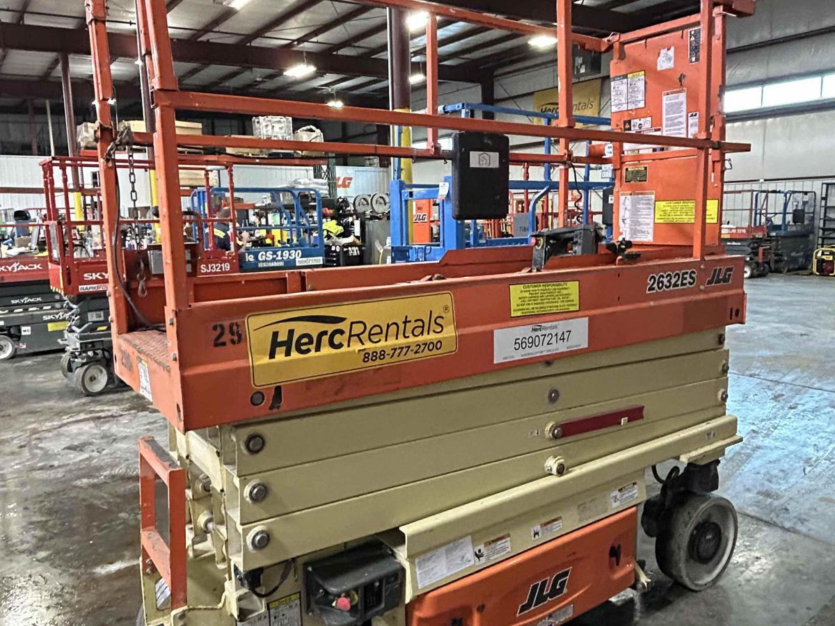 2017 JLG 2632ES