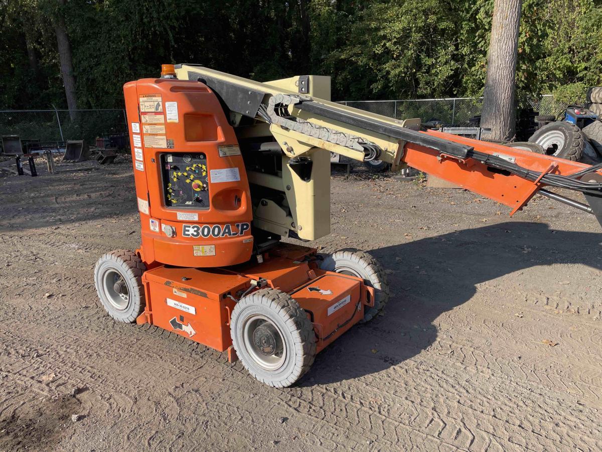2013 JLG E300AJP