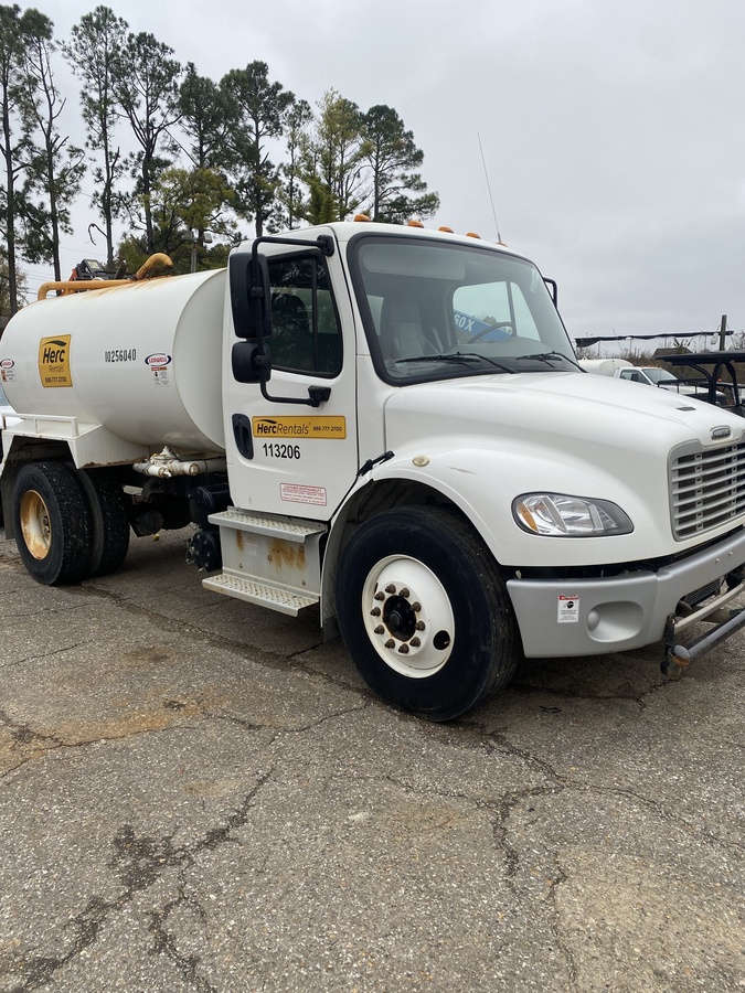 2019 Freightliner M2106-4
