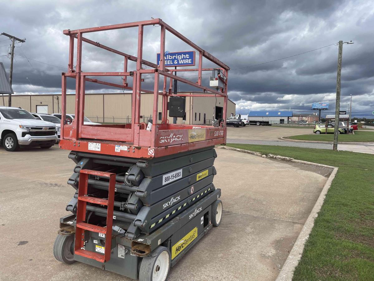 2017 Skyjack SJ4740