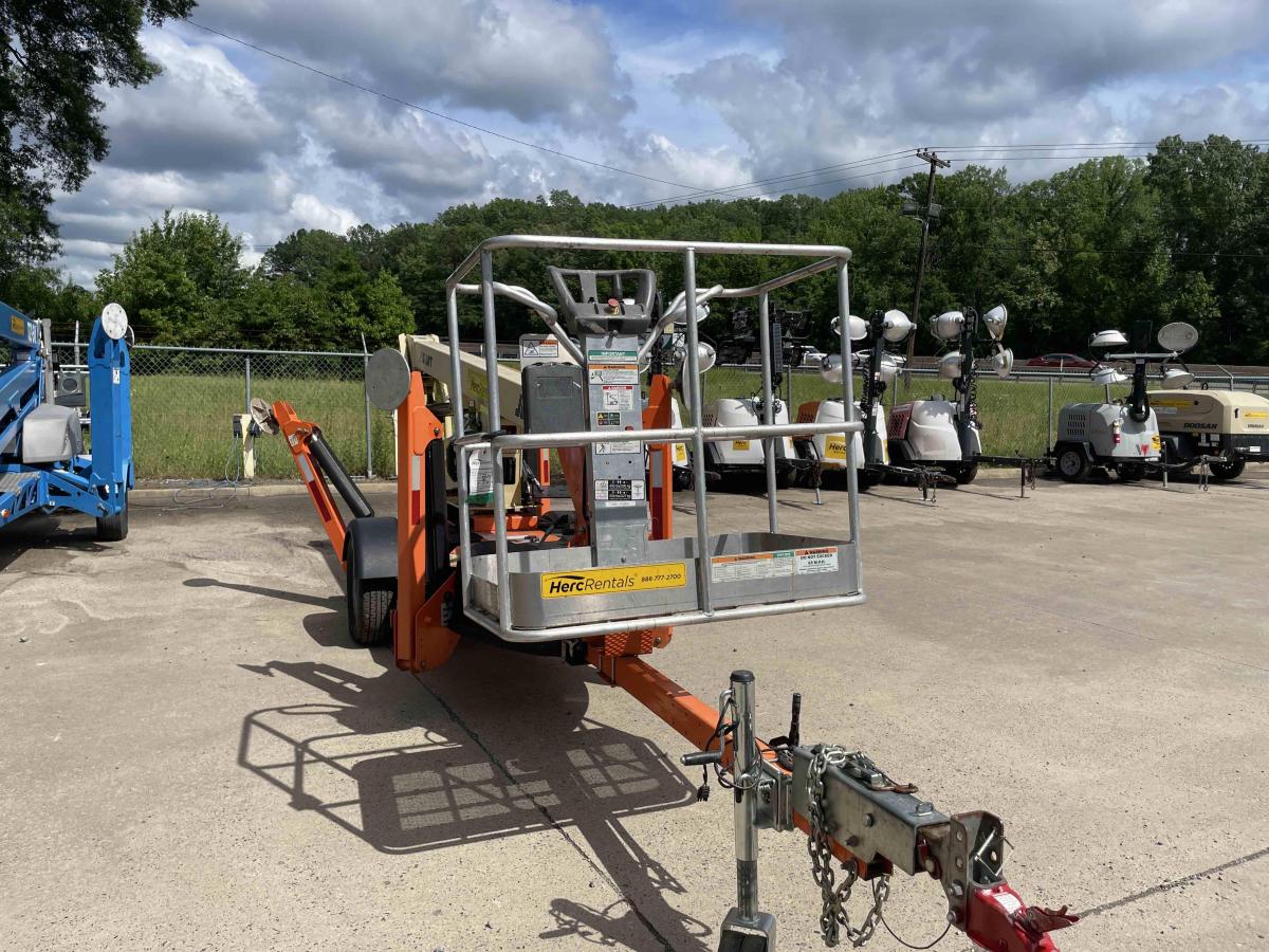 2017 JLG T350