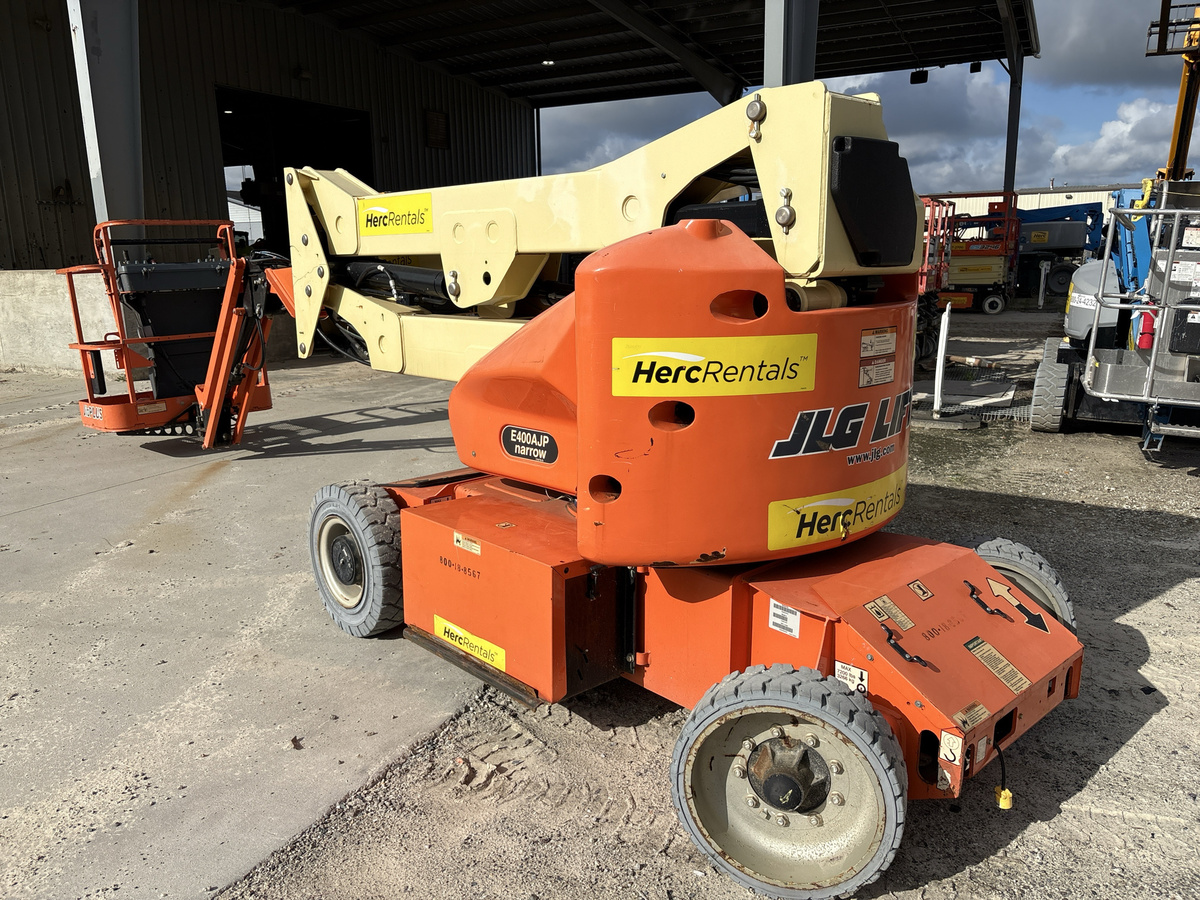 2017 JLG E400AJPN-5
