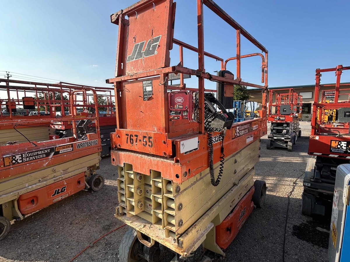 2017 JLG 2632ES-3