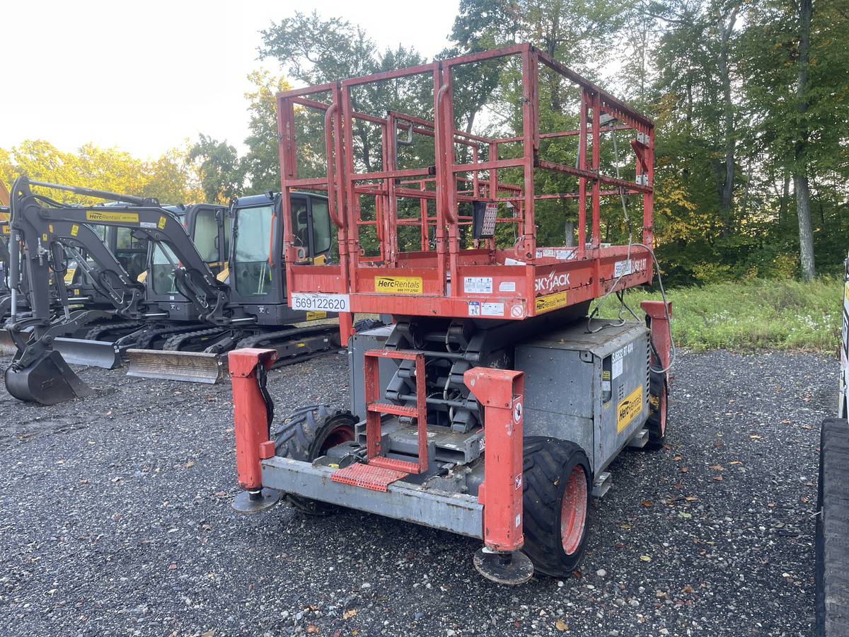2018 Skyjack SJ-6832RT-3