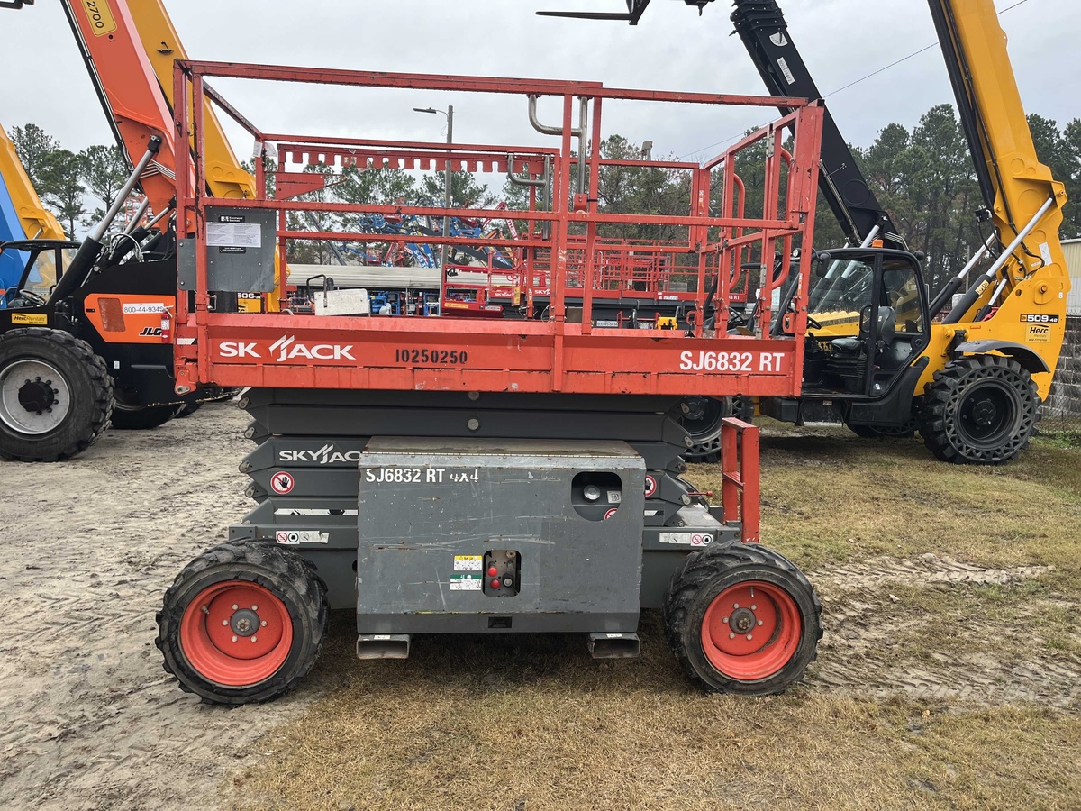2018 Skyjack SJ-6832RT