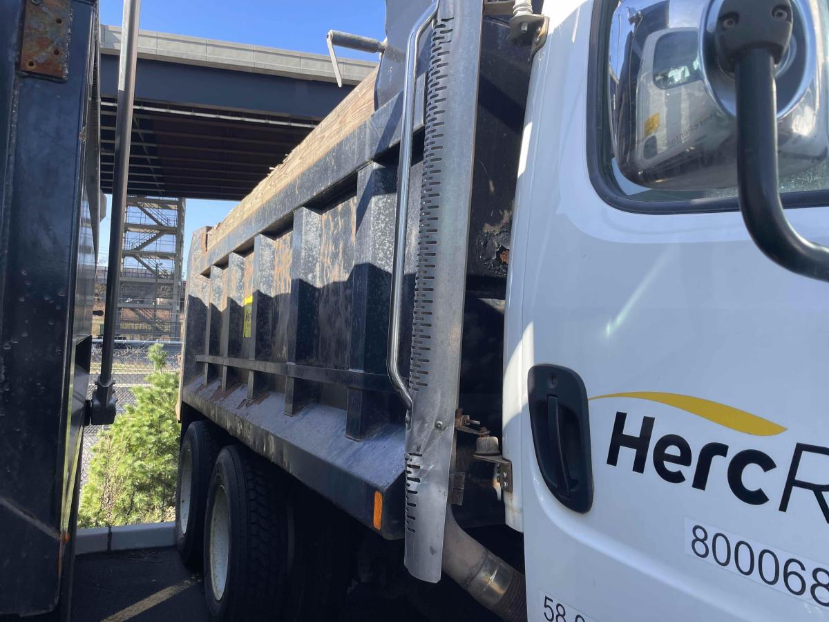 2016 Freightliner M2106