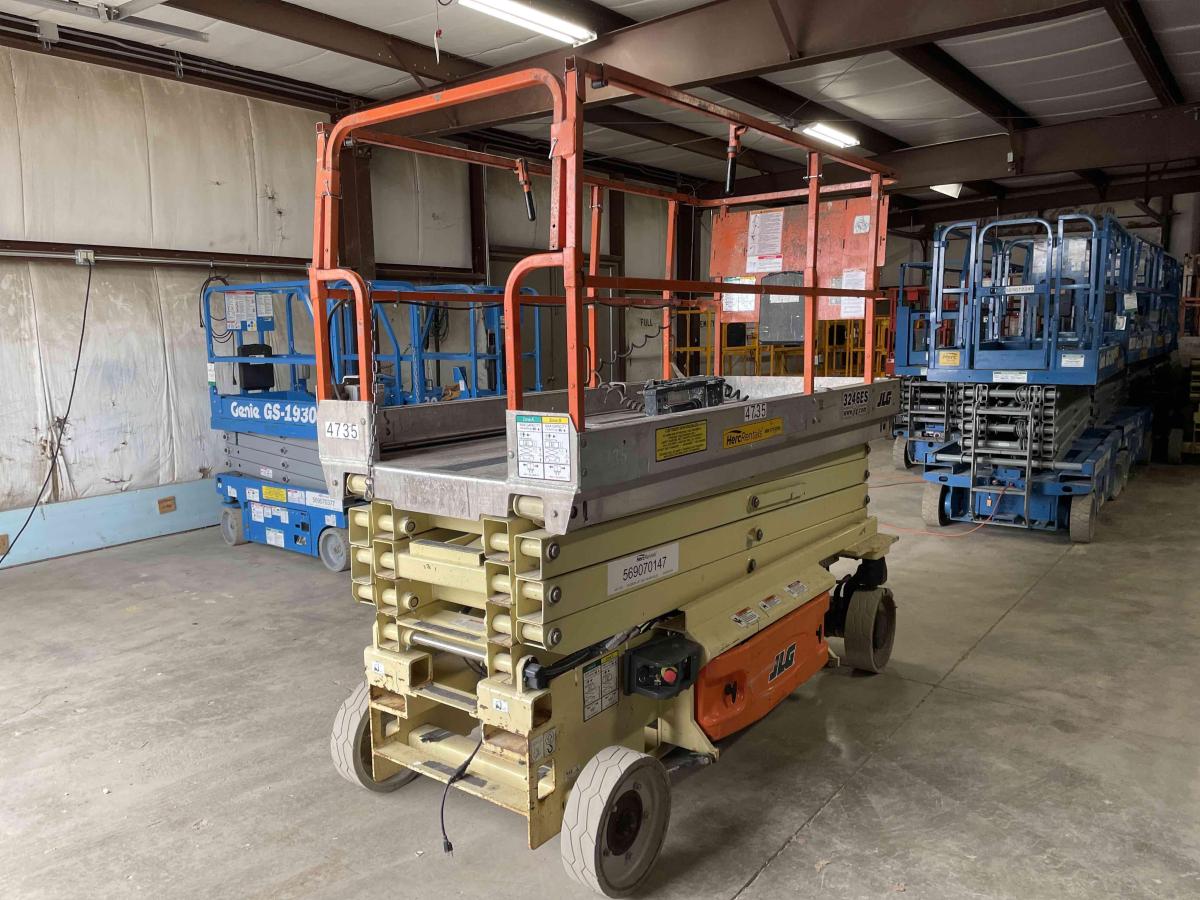 2014 JLG 3246ES
