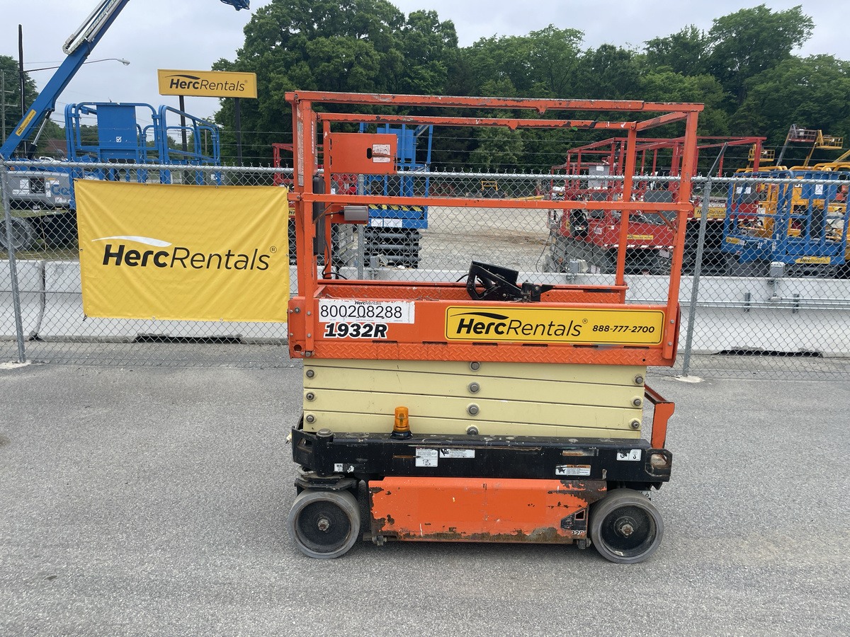 2018 JLG 1932R-2