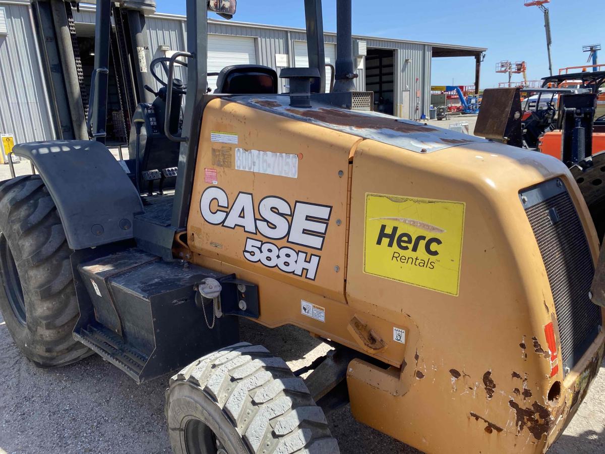 2017 Case 588H-10