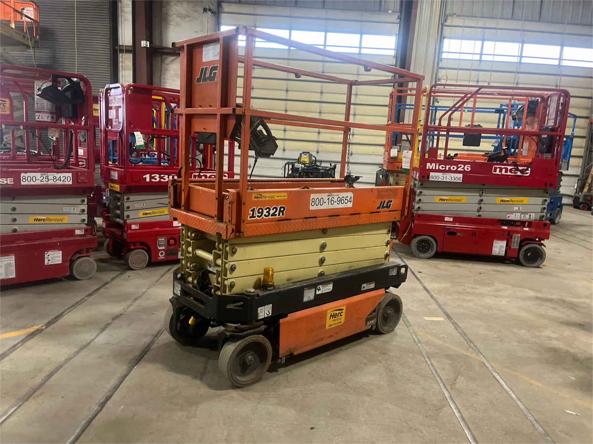 2017 JLG 1932R-2