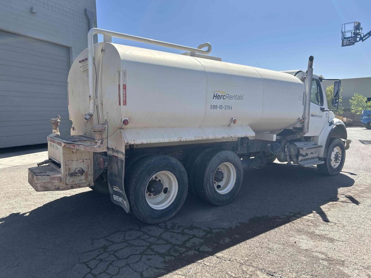 2016 Freightliner M2106-6