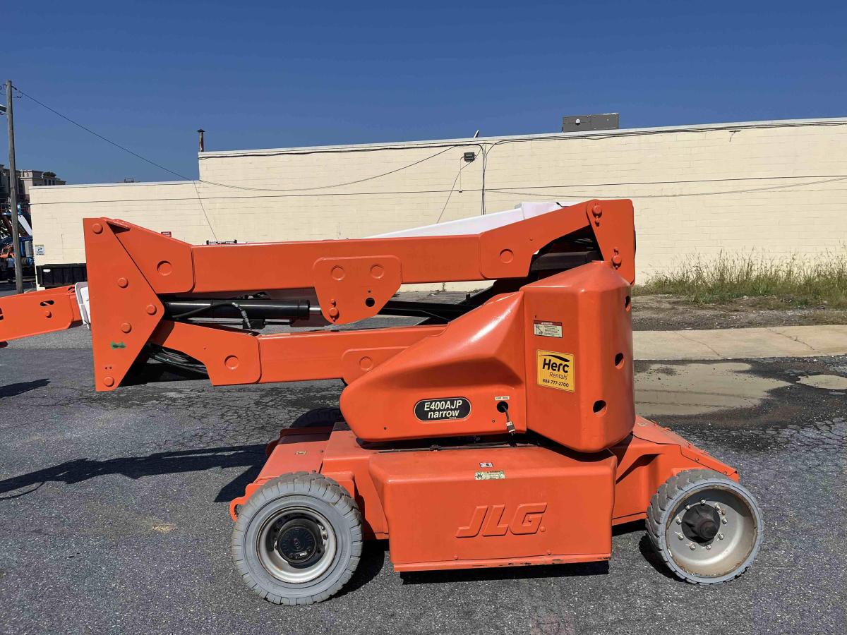 2013 JLG E400AJPN