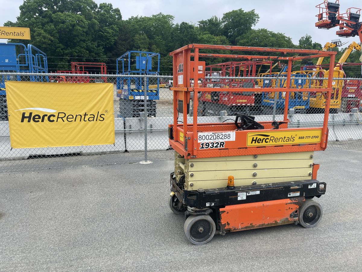2018 JLG 1932R