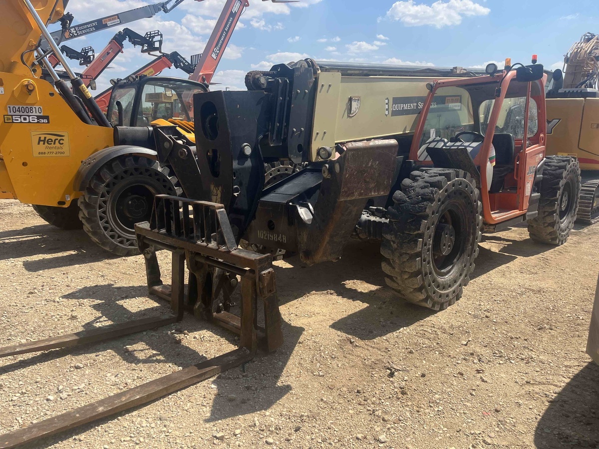 2017 JLG 1055-2