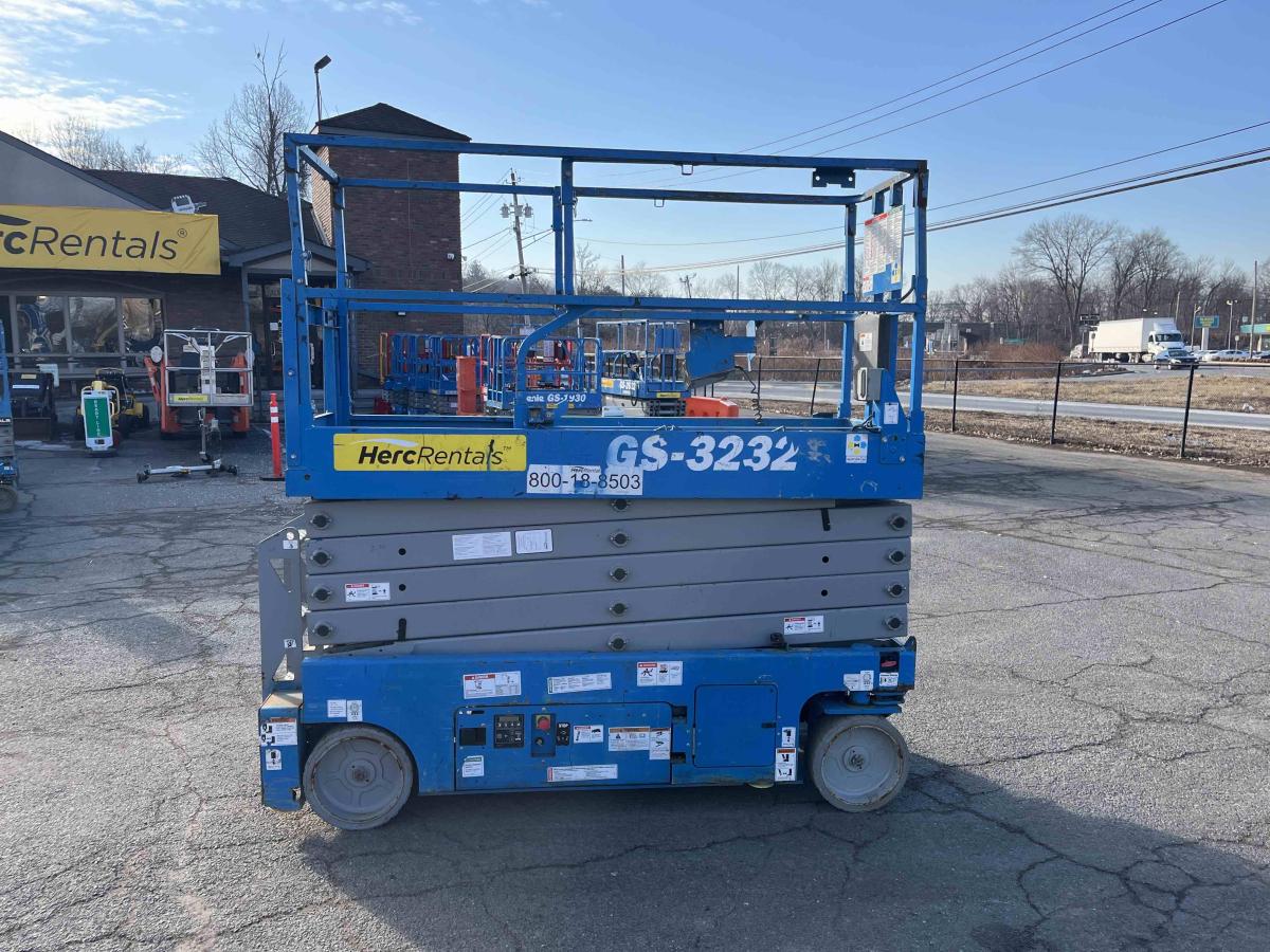 2017 Genie GS-3232