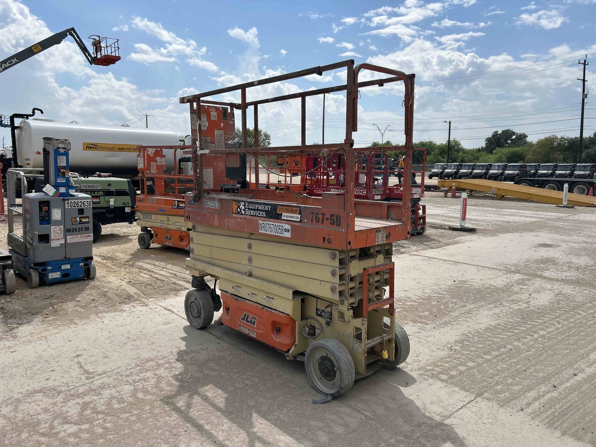 2017 JLG 2632ES-6