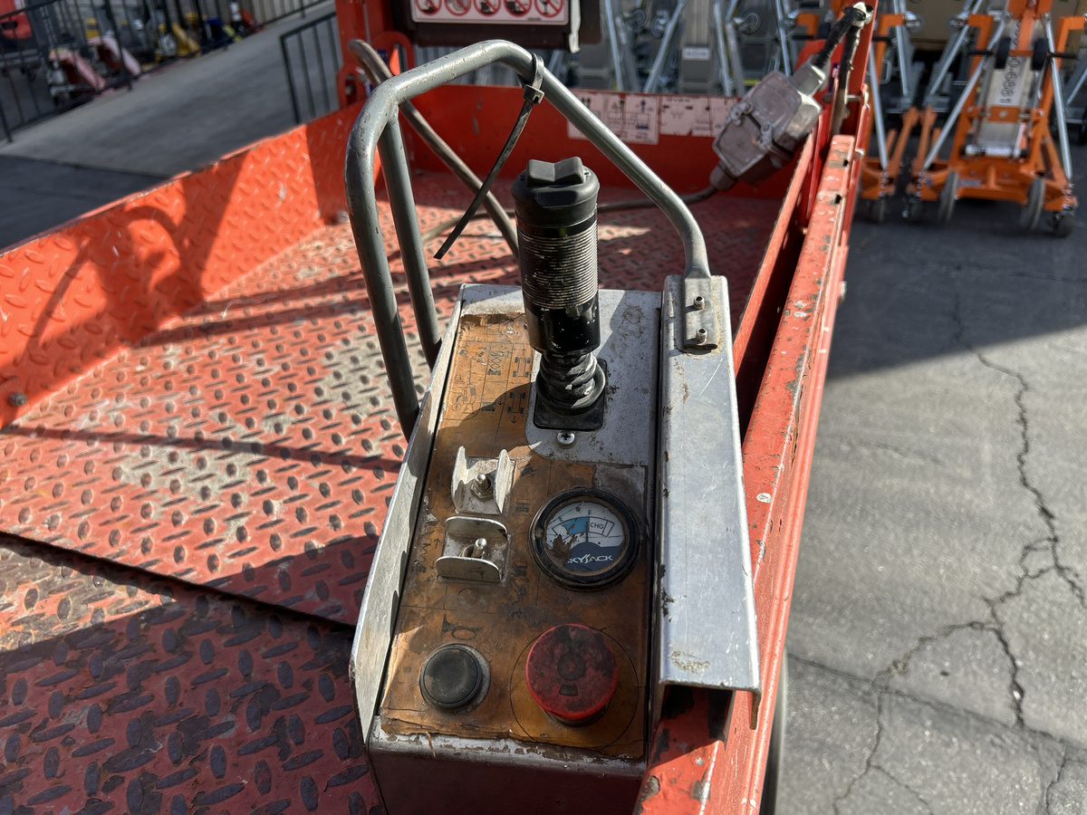2017 Skyjack SJ3226-8