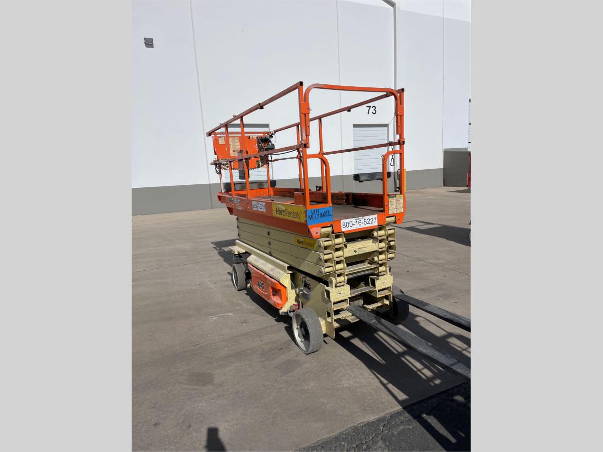 2017 JLG 3246ES