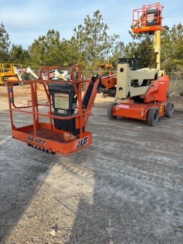2016 JLG E450AJ