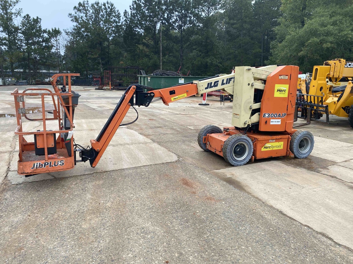 2017 JLG E300AJP-2