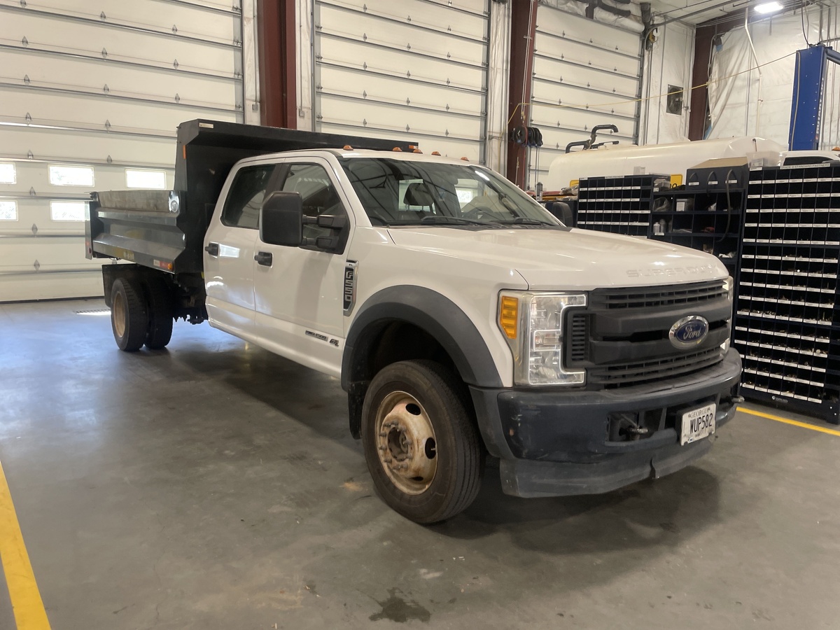 2017 Ford F550-2