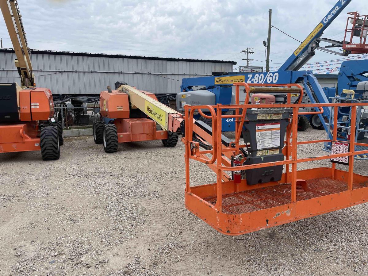 2017 JLG 660SJ