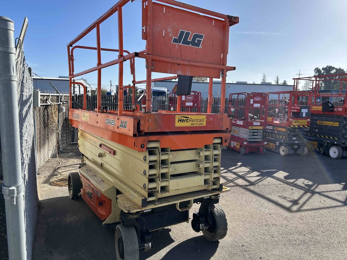 2018 JLG 3246ES-4