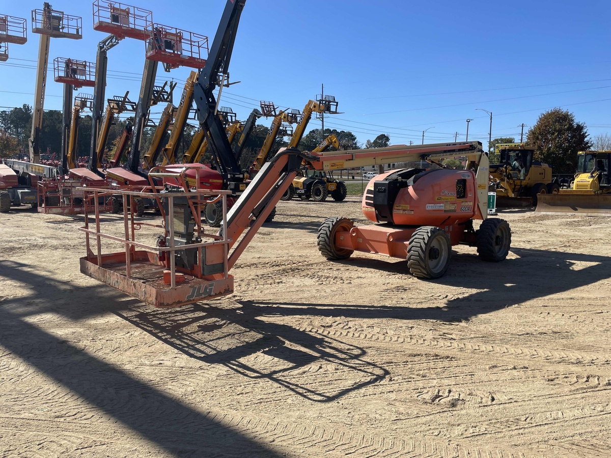 2017 JLG 600AJ-3
