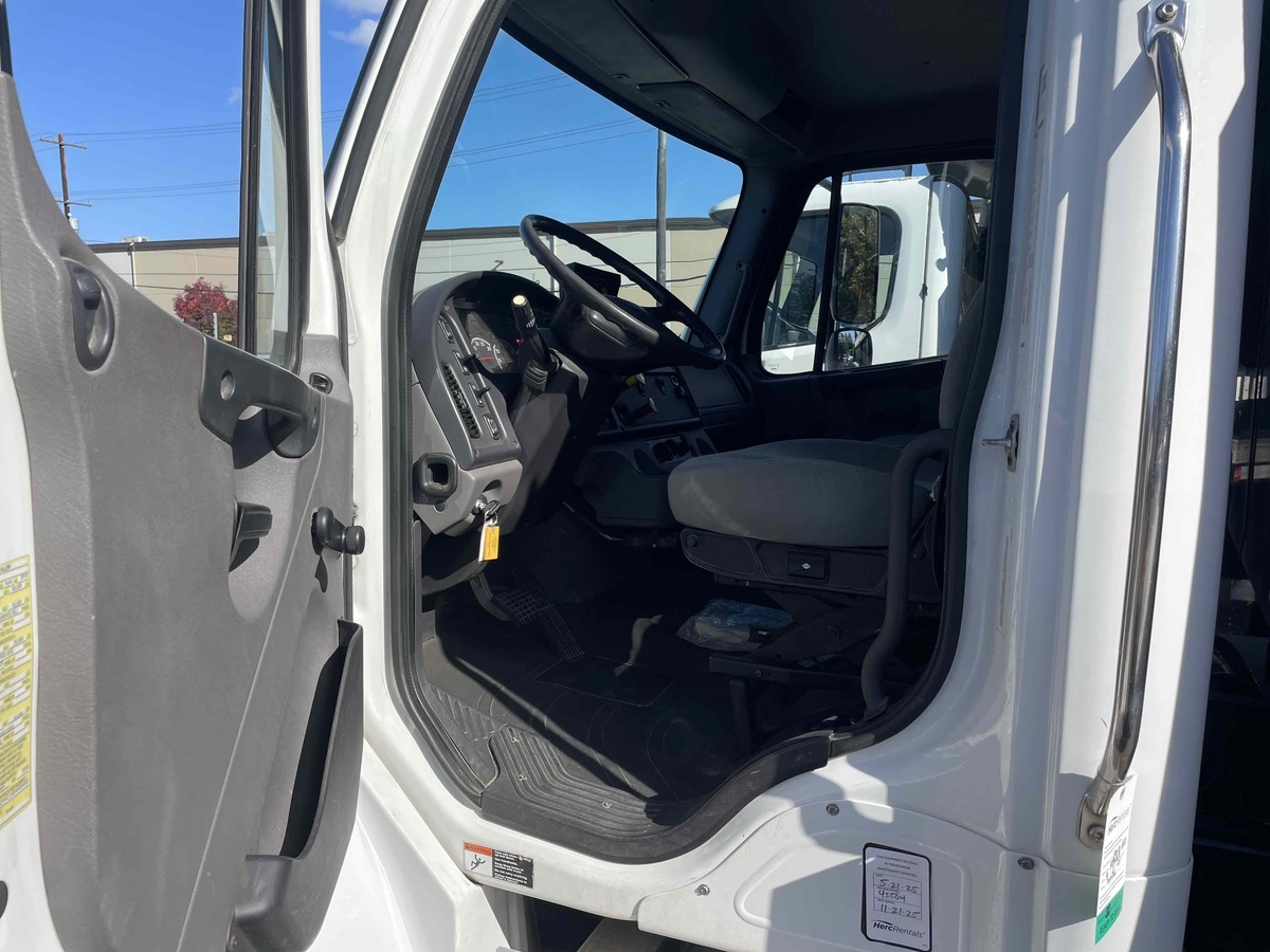 2019 Freightliner M2106-3