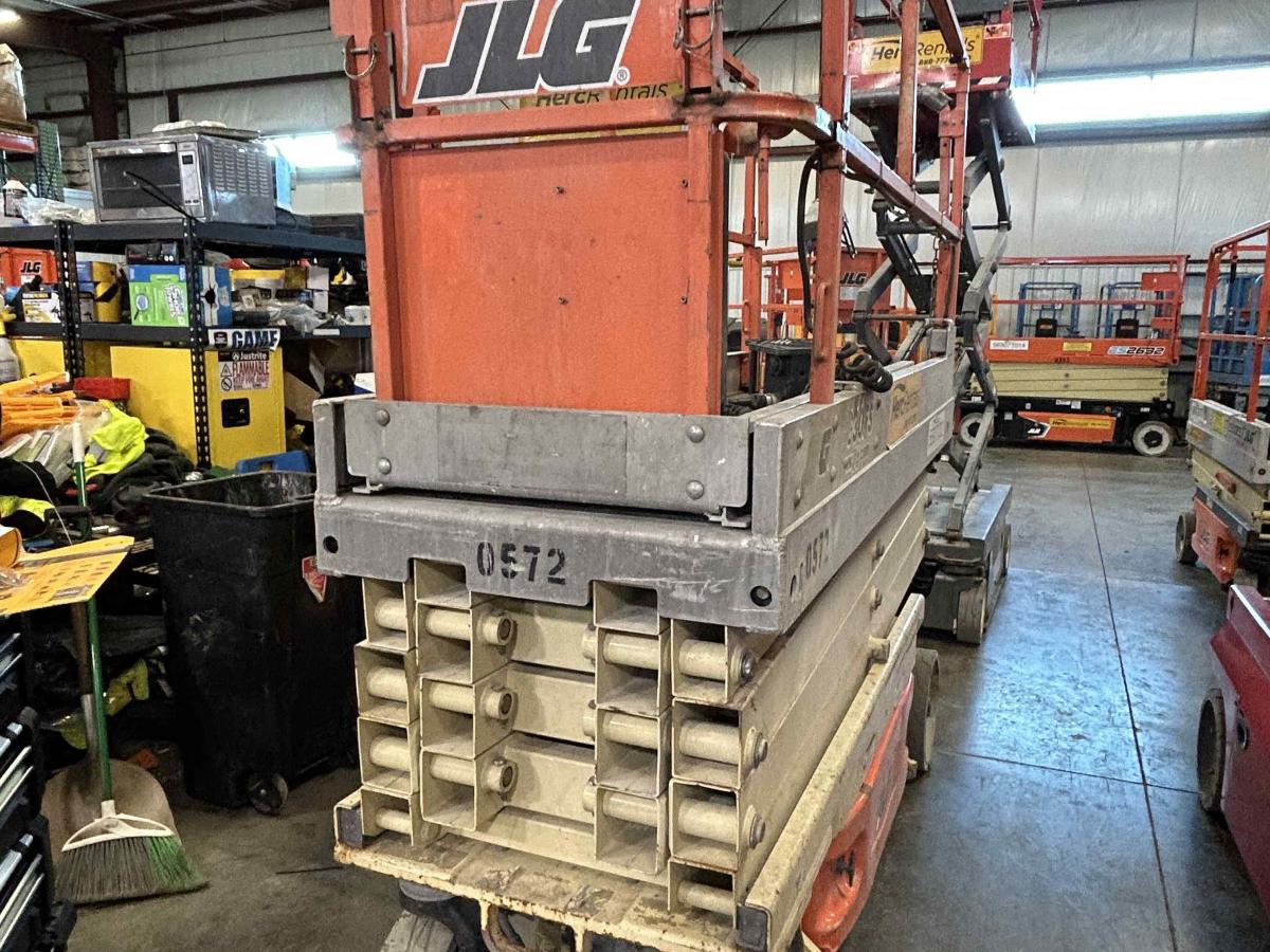 2014 JLG 2630ES