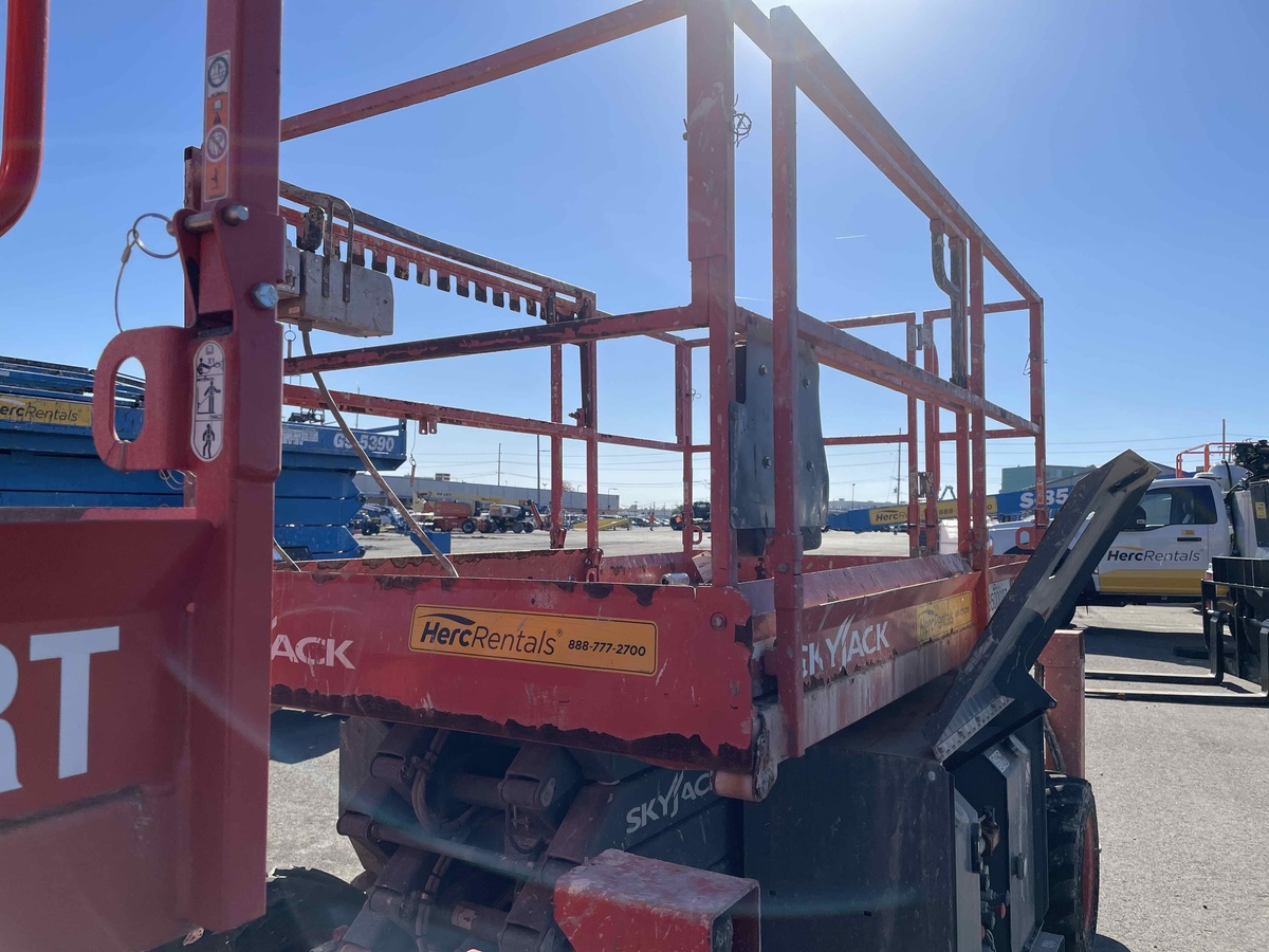 2018 Skyjack SJ-6826RT-3