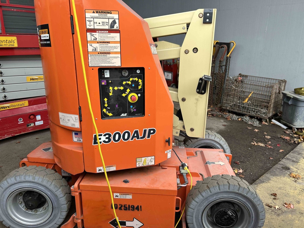 2018 JLG E300AJP-3