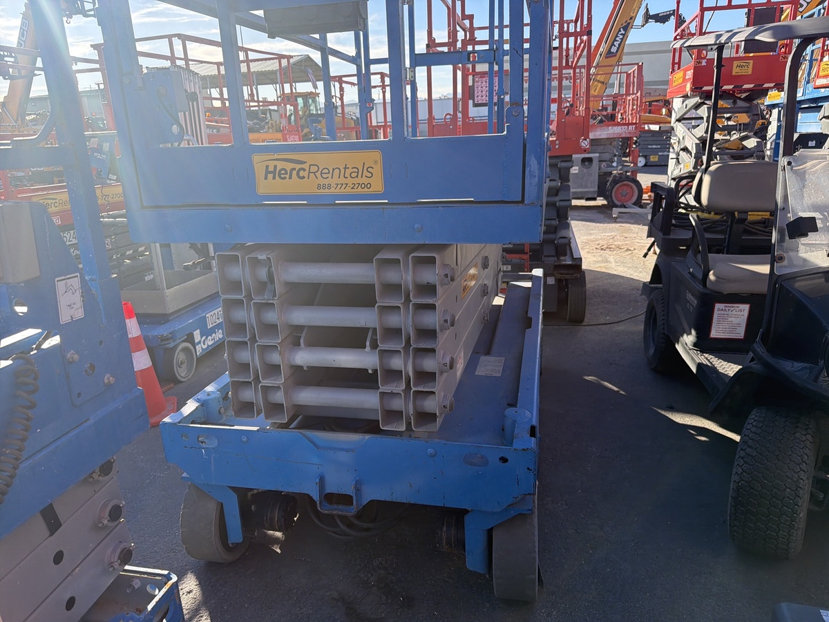 2016 Genie GS-3246-4